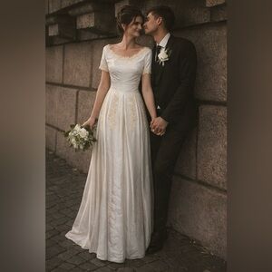 Vintage 1950s Ballet Neckline Applique Long Wedding Dress ILGWU Union Made in US